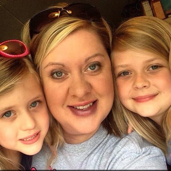 Profile Picture of Jennifer Winegar (@jennifer0609) on Poshmark