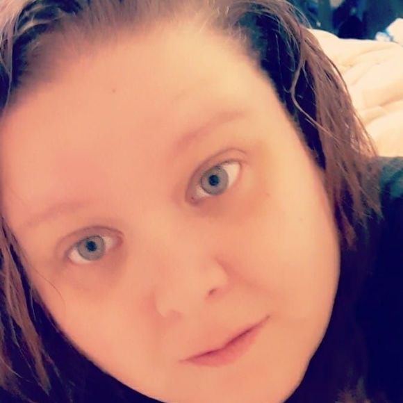 Profile Picture of Samantha Essmyer (@samanthaessmyer) on Poshmark