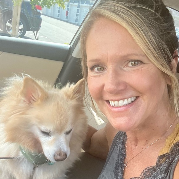 Profile Picture of !🌿danielle🕊 Lizardi (@19sells) on Poshmark