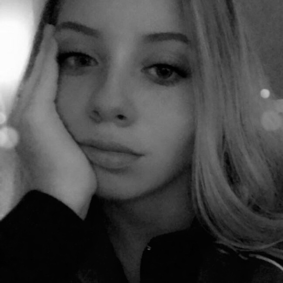 Profile Picture of Alice Witters (@alice_witters) on Poshmark