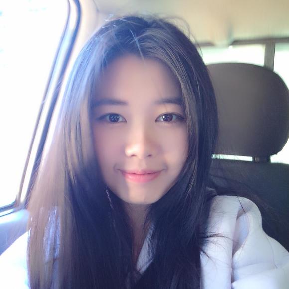 Profile Picture of Lu Gan (@oreo2013) on Poshmark