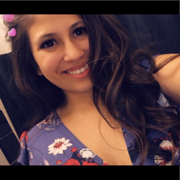 Profile Picture of Gabriella Ramirez (@garamirez16) on Poshmark