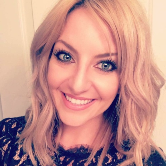 Profile Picture of Elizabeth Newill (@elizabethnewill) on Poshmark