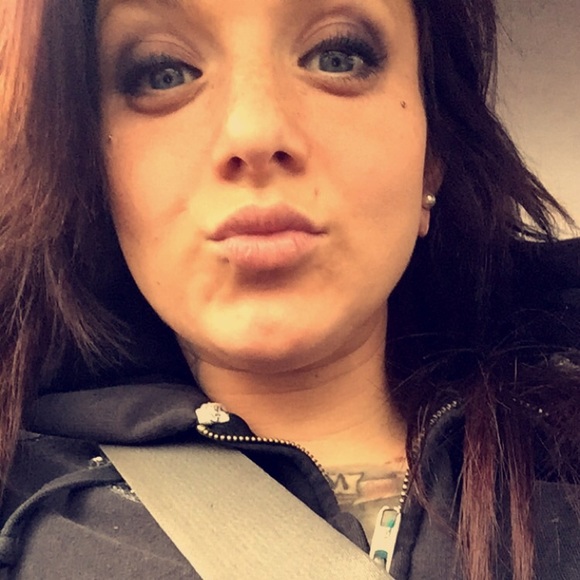 Profile Picture of Alesha Sciarabba (@leshymarie) on Poshmark