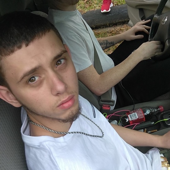 Profile Picture of Nick Starkey (@101stealyohoe) on Poshmark