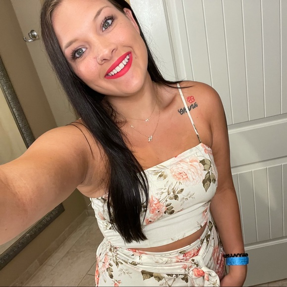 Profile Picture of Lacie Beland (@lacie_beland) on Poshmark