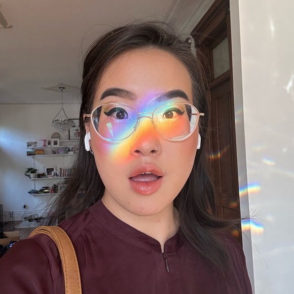 Profile Picture of Sophia Peng (@sophiaap666) on Poshmark