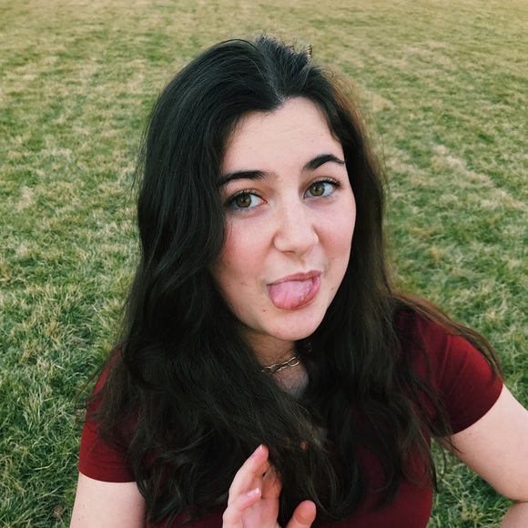 Profile Picture of Bella Mancuso (@bellammancuso) on Poshmark
