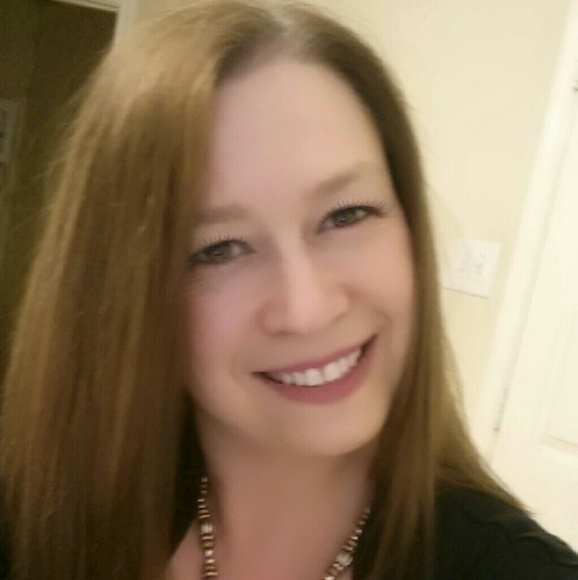 Profile Picture of Sandy Barushak (@ssbarushak) on Poshmark