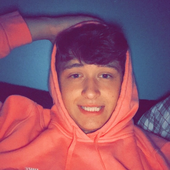 Profile Picture of Nick Tenenbaum (@ntenenbaum20) on Poshmark