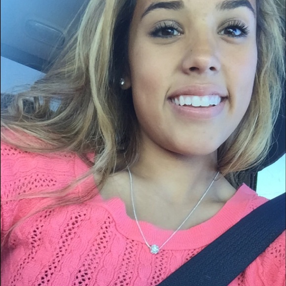 Profile Picture of Stephanie Hernandez (@stephanieh714) on Poshmark