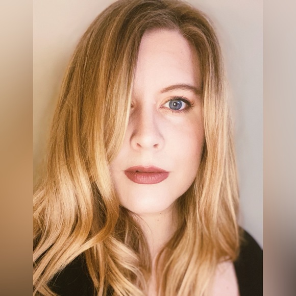 Profile Picture of Shannon Keutzer (@shannonkeutzer) on Poshmark