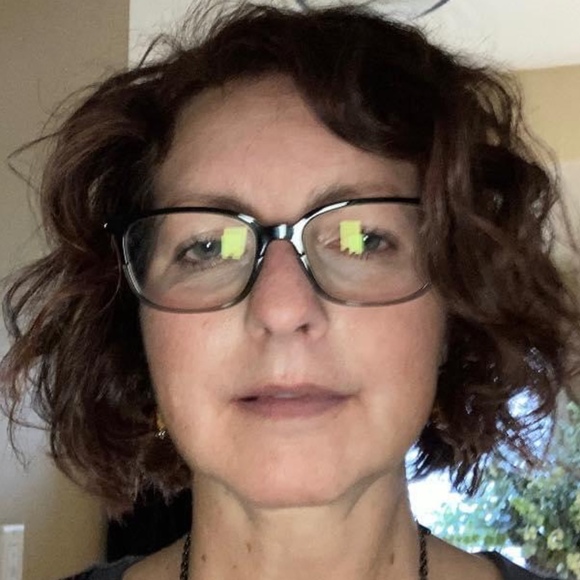 Profile Picture of Kelley Orban (@artzie123) on Poshmark