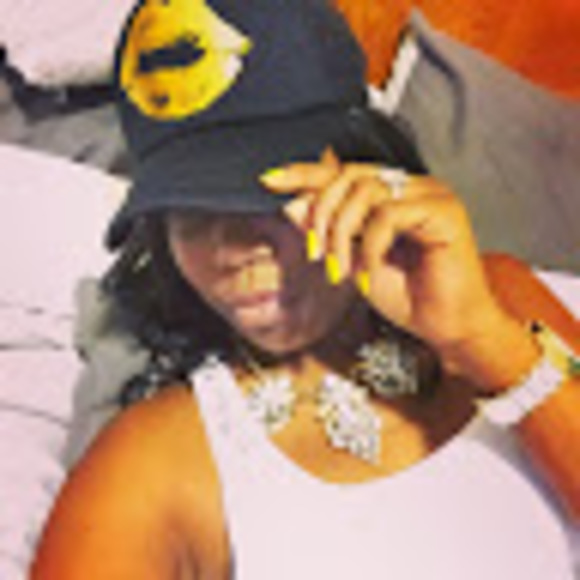 Profile Picture of Karmelz Scott (@karmelzscott) on Poshmark