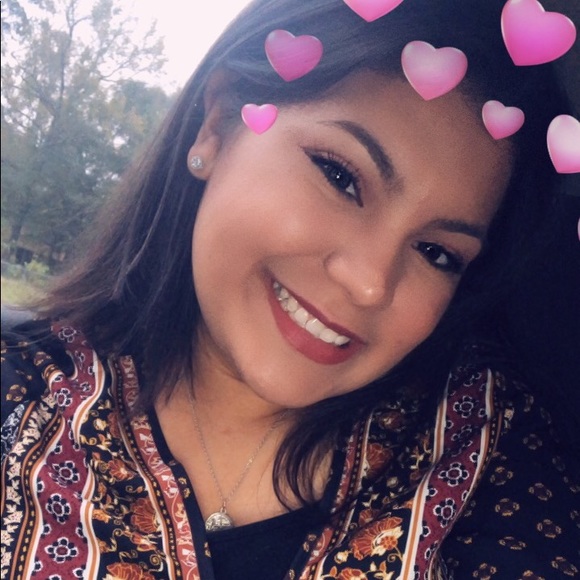 Profile Picture of Brittany Thumann (@bthumann54) on Poshmark