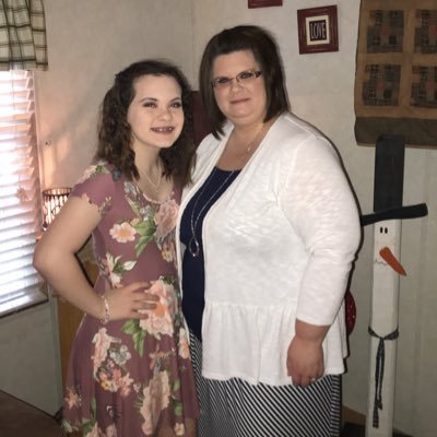 Profile Picture of Amber Halsey (@AHalsey1975) on Twitter