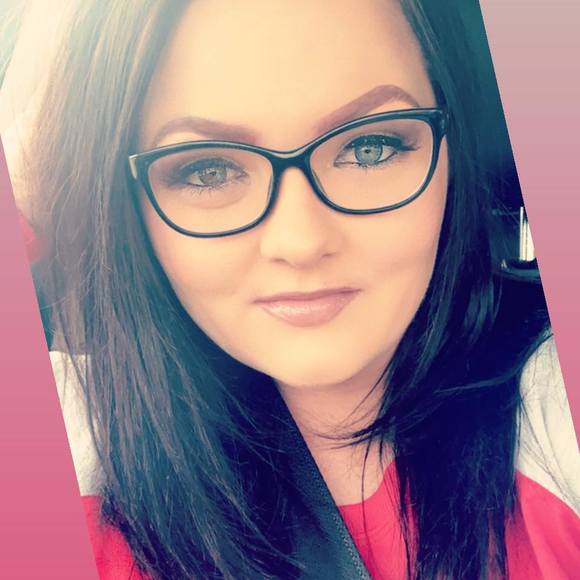 Profile Picture of Ashley Bauer (@ashbauer08) on Poshmark