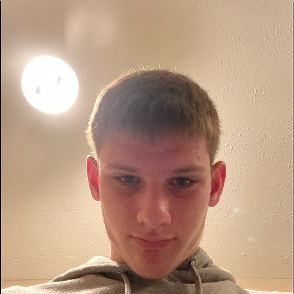 Profile Picture of Ian Hennessy (@ianhenny) on Poshmark