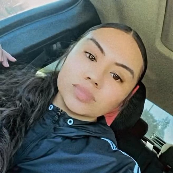 Profile Picture of Delia Pinson (@deehliyah) on Poshmark