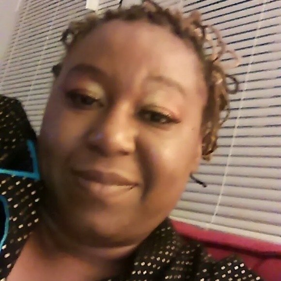 Profile Picture of Kimberly Lamothe (@kimberlylamothe) on Poshmark