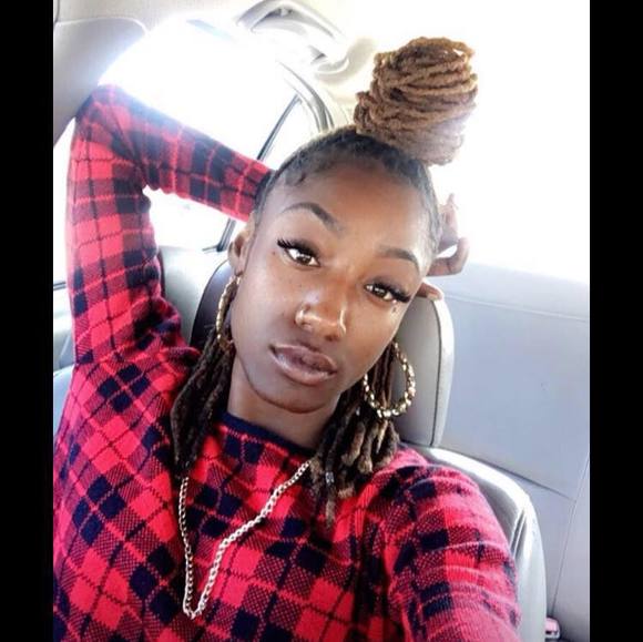 Profile Picture of April Curtis (@april_curtis) on Poshmark