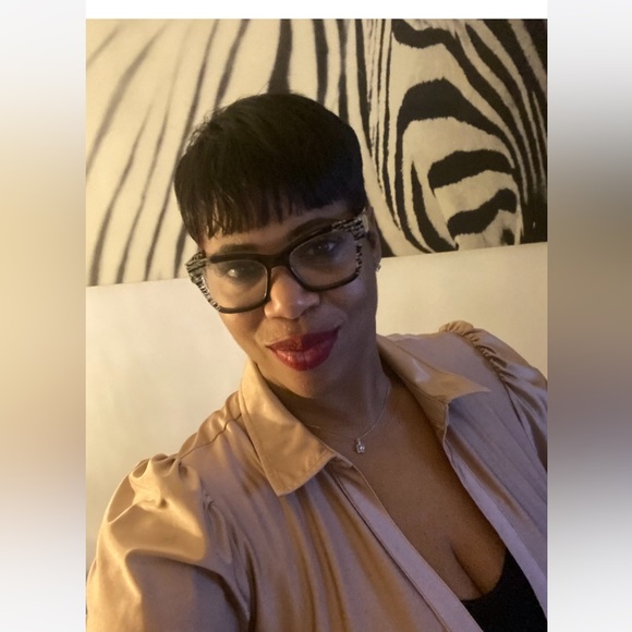 Profile Picture of Stacey Neysmith (@shayshow2) on Poshmark