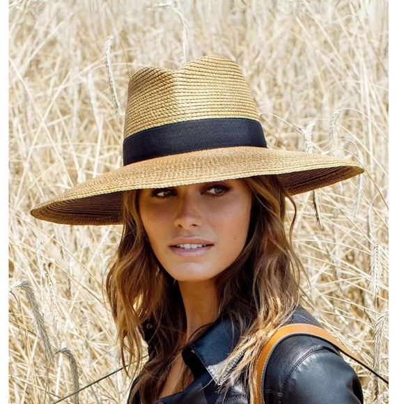 Profile Picture of Maureen Parsons (@sageseller2) on Poshmark