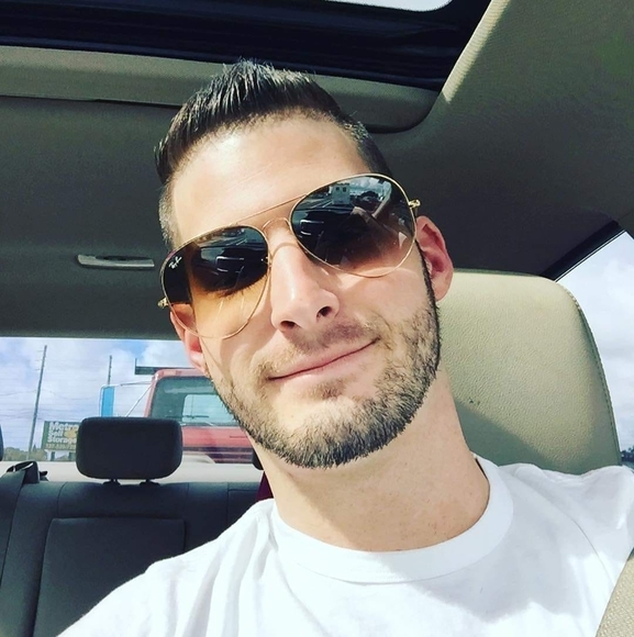 Profile Picture of Joe Mack (@italian91jm) on Poshmark