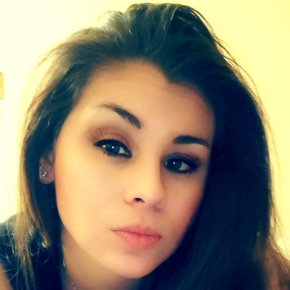 Profile Picture of Victoria Rhea - smith (@victoria92505) on Poshmark