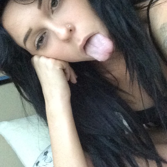 Profile Picture of Katherine Reese (@rosegoldquartz) on Poshmark