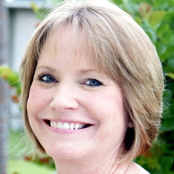 Profile Picture of Beth Bilous (@momsgot3) on Poshmark