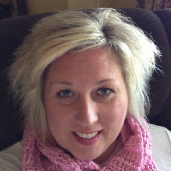 Profile Picture of Kim Devlin (@kimdevs) on Poshmark