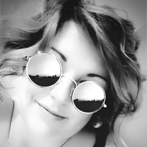 Profile Picture of Aimee Michael (@abcm75) on Poshmark
