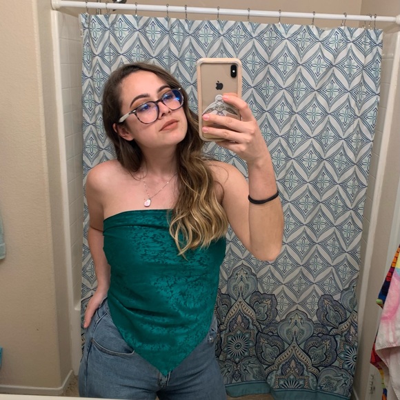 Profile Picture of Andrea Felix (@andyleetate) on Poshmark