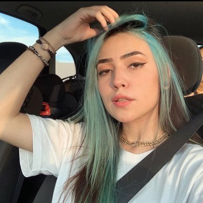 Profile Picture of Mundinho Leticia Moore Br (@shineemoore) on Twitter