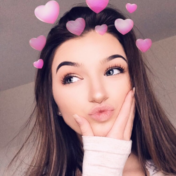 Profile Picture of Alex Schubert (@alex_schubert) on Poshmark