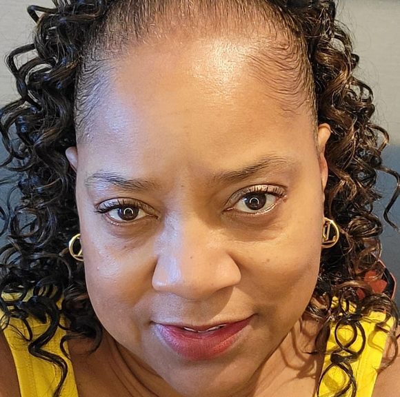 Profile Picture of Dorothy Settles (@dorothysettl777) on Poshmark