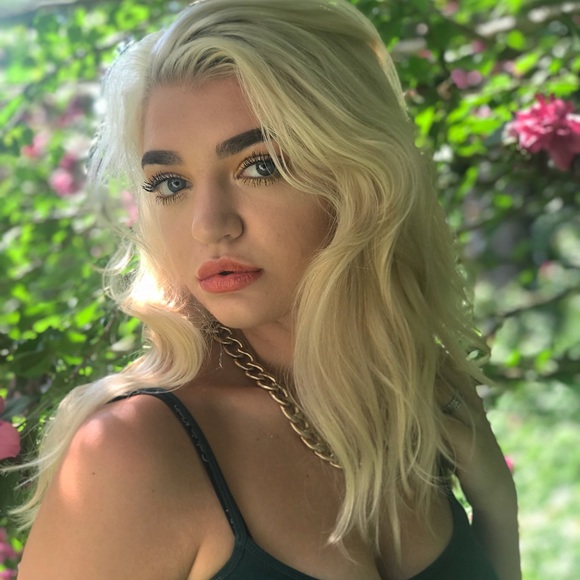 Profile Picture of Rachael Healey (@rach413) on Poshmark