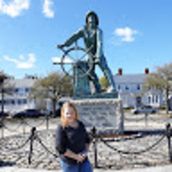 Profile Picture of Susan Bensing (@suezzy65) on Poshmark