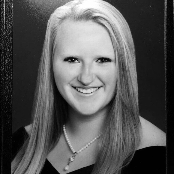 Profile Picture of Michaela Runyan (@michaelajade98) on Poshmark