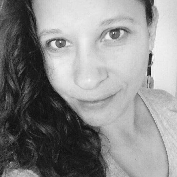 Profile Picture of Marisol Heinle (@musica4080) on Poshmark