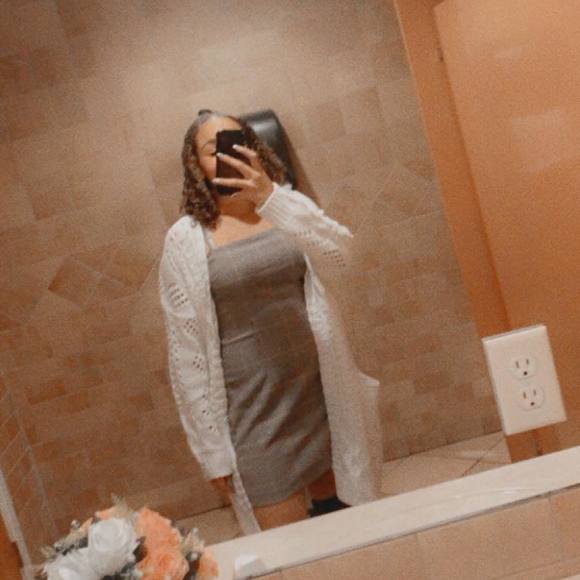 Profile Picture of Brianna Willmott (@bwillmott289) on Poshmark