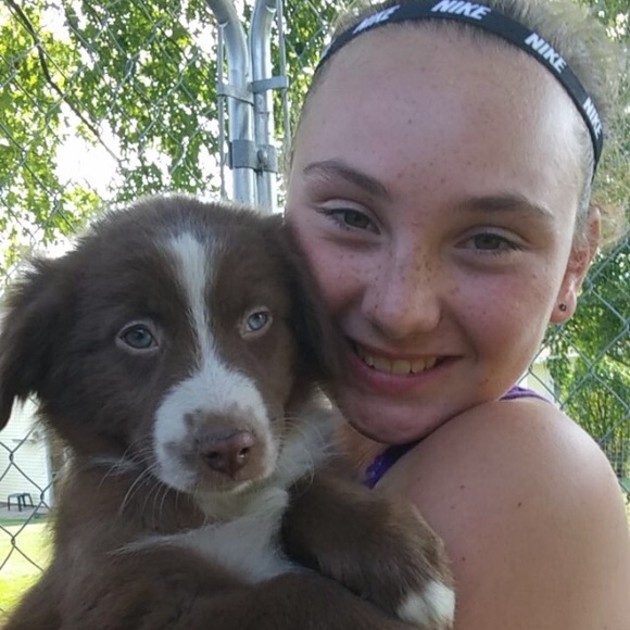 Profile Picture of Emily Andrews (@emilyand05) on Poshmark