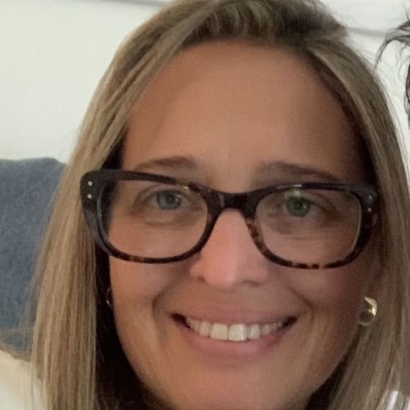 Profile Picture of Paula Cardoso (@paulacardoso) on Poshmark