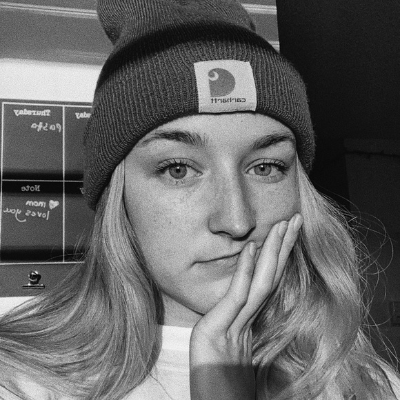 Profile Picture of Shaye Swannack (@shayeswannack) on Poshmark