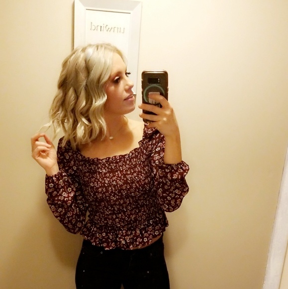 Courtney Christoffersen - Poshmark Profile Picture of Courtney Christoffersen (@cjsigo) on Poshmark