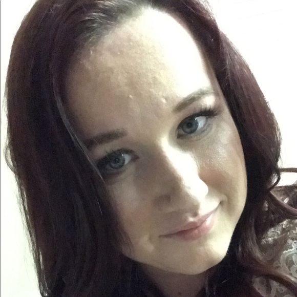 Profile Picture of Dana Roberts (@dlubbi) on Poshmark