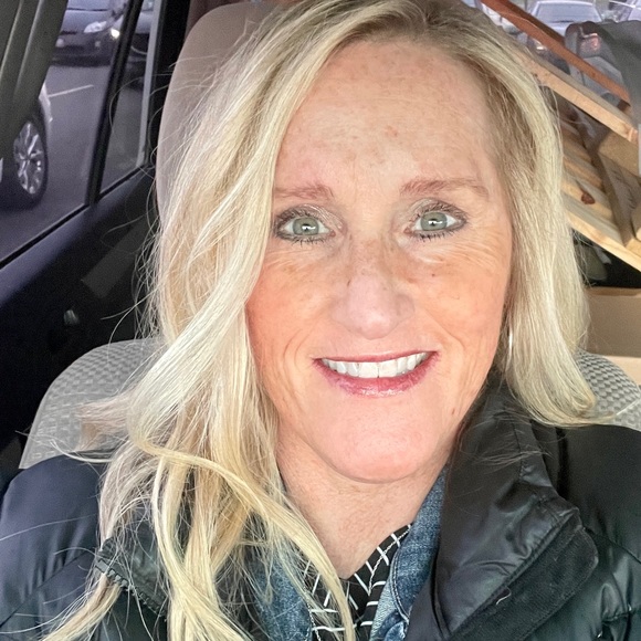 Profile Picture of Jodi Gritton (@shopgirl1323) on Poshmark