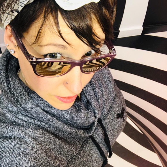 Profile Picture of Elizabeth Arduini (@jopaea76) on Poshmark