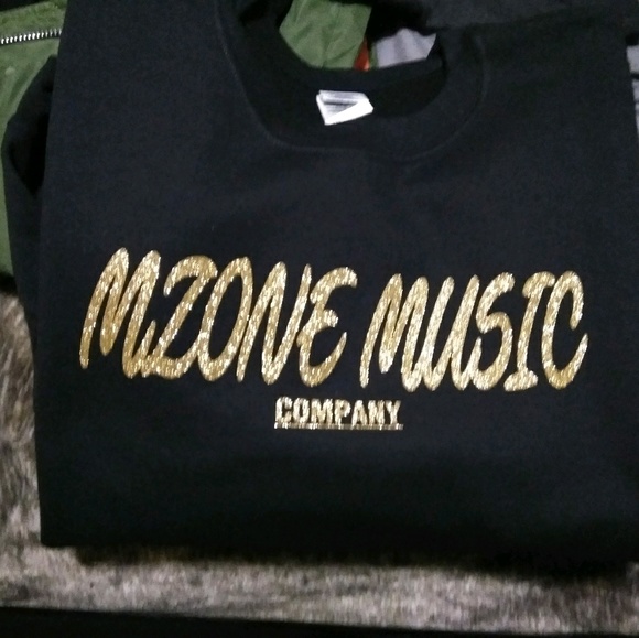 Profile Picture of Isaac Mouzone (@ikecarisa) on Poshmark